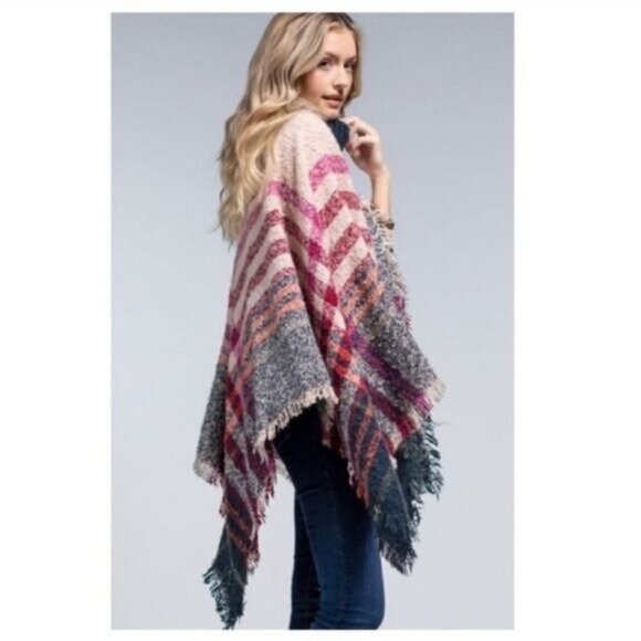 Soft Boucle Yarn Plaid Motif Turtleneck Poncho W/ Fringe-NEW - Picture 5 of 9
